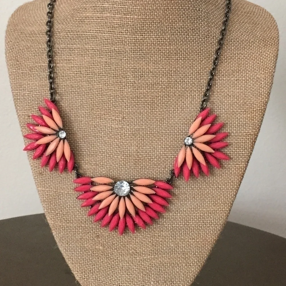 J. CREW | Coral & Pink rhinestone necklace